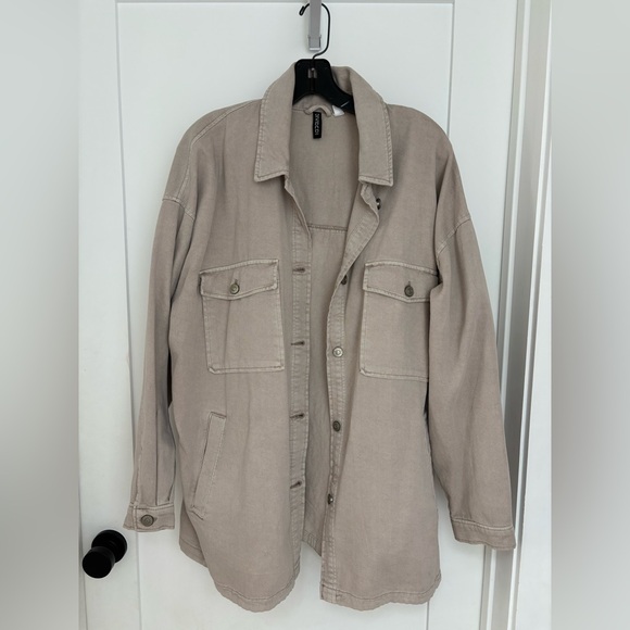 H&M Tan Shacket - Picture 1 of 2